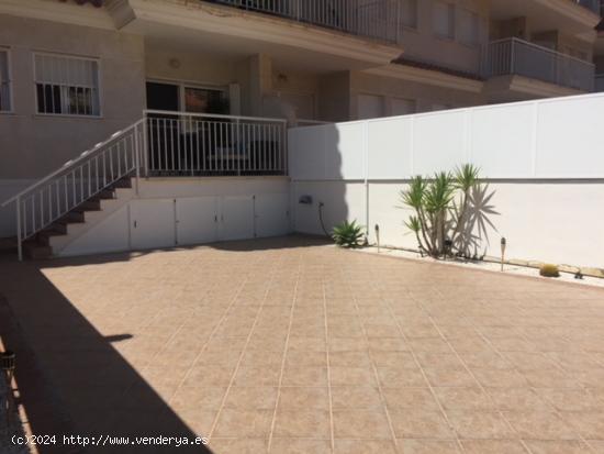 Apartamento de 2 dormitorios con 80m2 de jardin - MURCIA