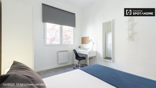 Moderna habitación en alquiler en elegante apartamento de 6 dormitorios, ideal para solteros, en Pu