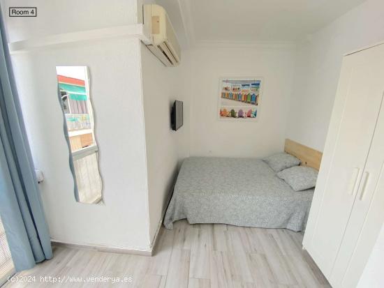  Habitación luminosa con terraza integrada y cama de matrimonio para estudiantes - SEVILLA 