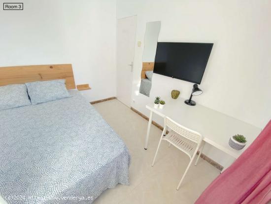  Luminosa habitación con cama de matrimonio equipada para estudiantes - SEVILLA 