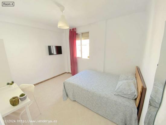  Luminosa habitación con cama de matrimonio equipada para estudiantes - SEVILLA 