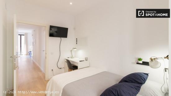 Habitaciones para alquilar en apartamento de 2 dormitorios en Barcelona - BARCELONA