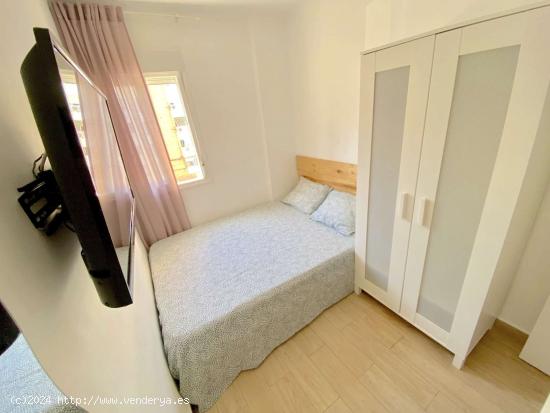  Luminosa habitación con cama de matrimonio equipada para estudiantes - SEVILLA 