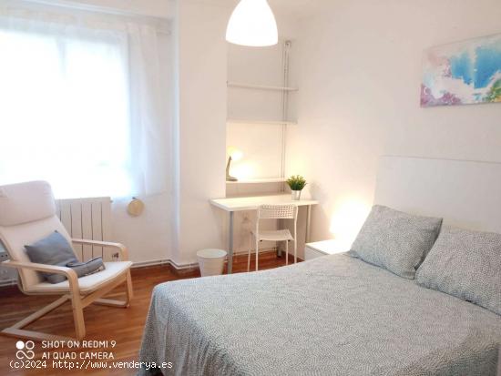 Amplia Habitación Doble en piso compartido Valencia - Admite parejas - VALENCIA