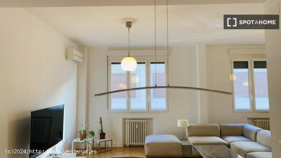 Apartamento de 2 dormitorios en alquiler en Tor Di Quinto - MADRID