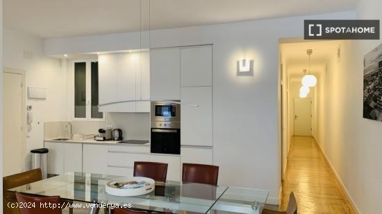 Apartamento de 2 dormitorios en alquiler en Tor Di Quinto - MADRID