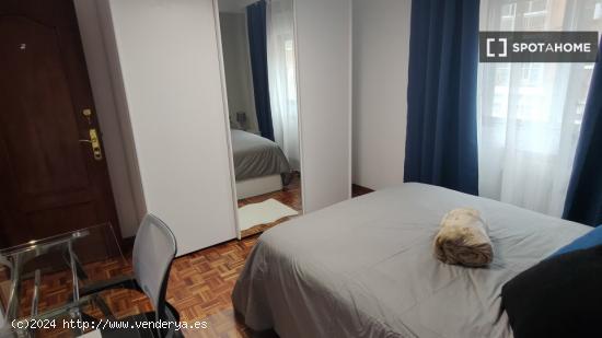 Habitaciones en alquiler en apartamento de 3 dormitorios en Alcalá De Henares. - MADRID