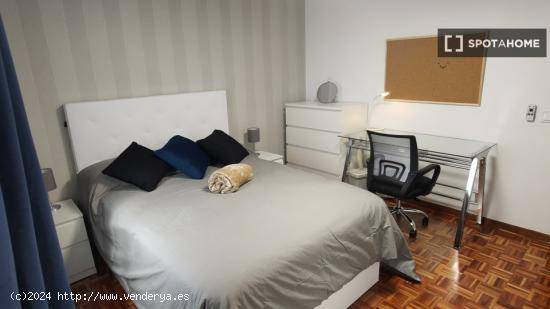 Habitaciones en alquiler en apartamento de 3 dormitorios en Alcalá De Henares. - MADRID