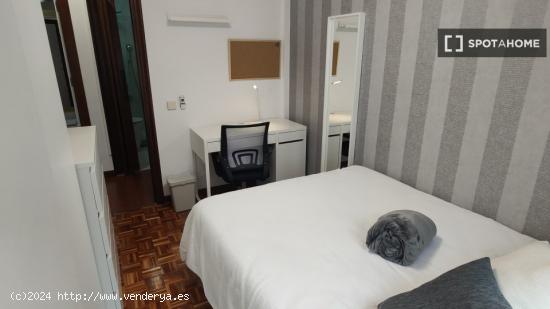 Habitaciones en alquiler en apartamento de 3 dormitorios en Alcalá De Henares. - MADRID