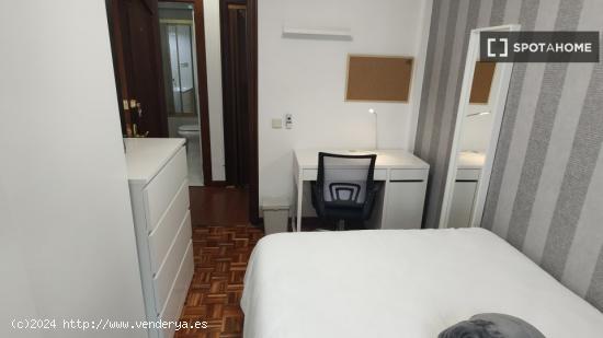 Habitaciones en alquiler en apartamento de 3 dormitorios en Alcalá De Henares. - MADRID