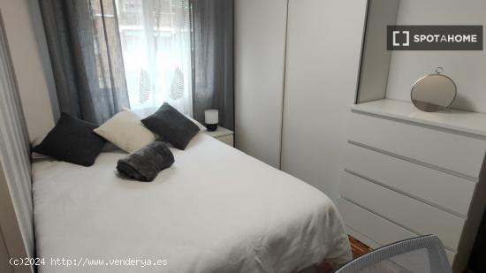 Habitaciones en alquiler en apartamento de 3 dormitorios en Alcalá De Henares. - MADRID