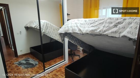 Habitaciones en alquiler en apartamento de 3 dormitorios en Alcalá De Henares. - MADRID