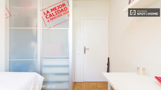 Se alquila habitación en piso de 1 dormitorio en Valdezarza - MADRID