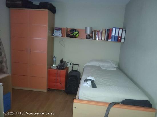 Habitación en piso compartido en Paterna - VALENCIA