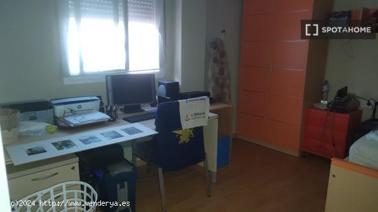 Habitación en piso compartido en Paterna - VALENCIA