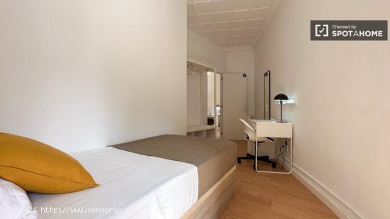 ¡Habitaciones en alquiler en un apartamento de 7 habitaciones en Barcelona! - BARCELONA