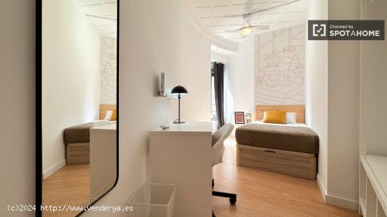 ¡Habitaciones en alquiler en un apartamento de 7 habitaciones en Barcelona! - BARCELONA