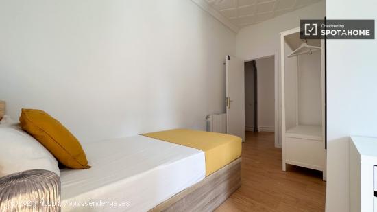 ¡Habitaciones en alquiler en un apartamento de 7 habitaciones en Barcelona! - BARCELONA