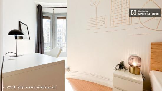 ¡Habitaciones en alquiler en un apartamento de 7 habitaciones en Barcelona! - BARCELONA