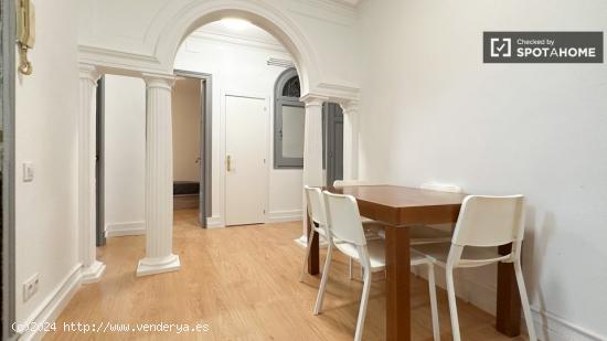 ¡Habitaciones en alquiler en un apartamento de 7 habitaciones en Barcelona! - BARCELONA