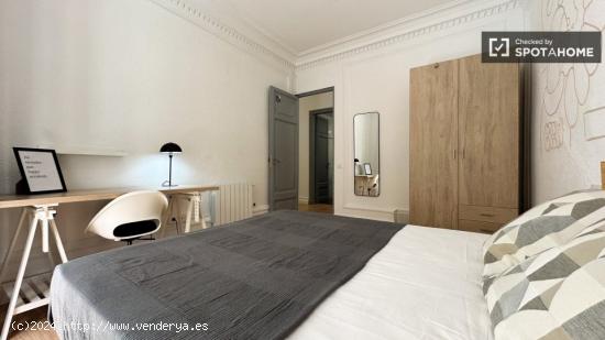 ¡Habitaciones en alquiler en un apartamento de 7 habitaciones en Barcelona! - BARCELONA