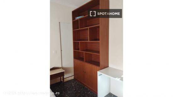 Se alquila habitación con acceso a baño privado en apartamento de 2 habitaciones en San Miguel, Mu