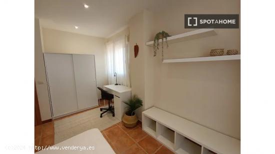 Se alquila habitación en casa compartida en Sevilla - MADRID