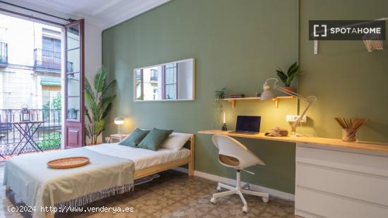 Se alquila habitación en el apartamento de 6 dormitorios en El Raval, Barcelona. - BARCELONA