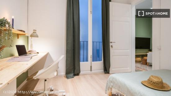 Se alquila habitación en el apartamento de 6 dormitorios en El Raval, Barcelona. - BARCELONA