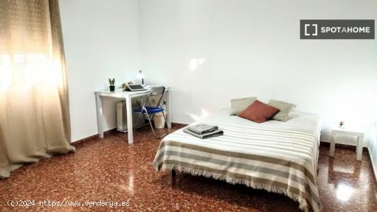 Habitaciones en alquiler en el apartamento de 5 dormitorios en Burjassot - VALENCIA