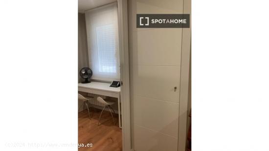 Se alquila habitación en apartamento de 2 dormitorios en Fort Pienc - BARCELONA