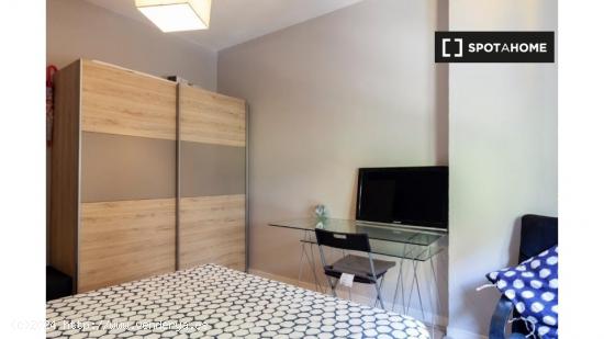 Habitación en piso de 4 dormitorios en el Eixample Dreta. - BARCELONA