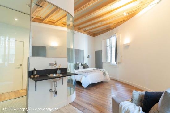  Se alquila habitación en piso de 6 habitaciones en Barcelona - BARCELONA 