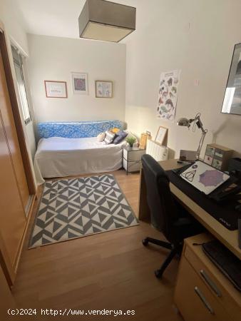 Habitación en piso compartido en Paterna - VALENCIA