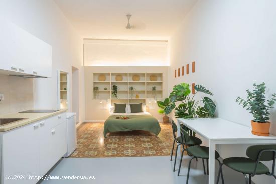  Se alquilan habitaciones en piso de 10 habitaciones en Plaça De La Puntual - BARCELONA 