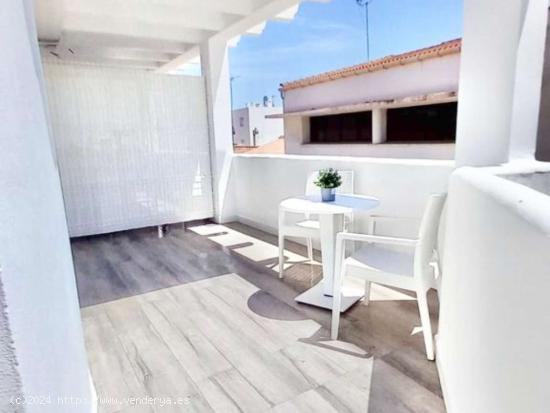 Se alquilan habitaciones en apartamento de 4 dormitorios en Alhaurín De La Torre - MALAGA