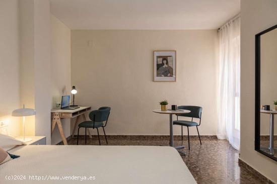 Se alquila habitación en piso de 4 habitaciones en Mestalla - VALENCIA