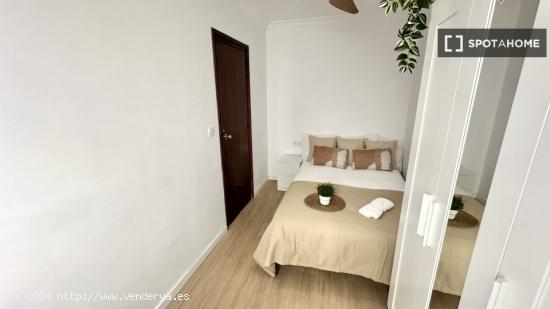 Elegante habitación en piso compartido en Benimaclet, València - VALENCIA