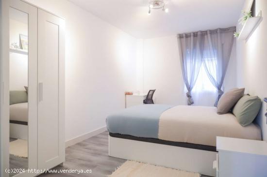 Habitaciones para alquilar en apartamento de 5 dormitorios en Madrid - MADRID