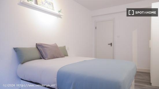 Habitaciones para alquilar en apartamento de 5 dormitorios en Madrid - MADRID