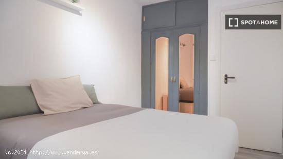 Habitaciones para alquilar en apartamento de 5 dormitorios en Madrid - MADRID