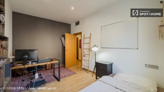 Alquiler de habitaciones en apartamento de 2 dormitorios en Horta-Guinardó - BARCELONA