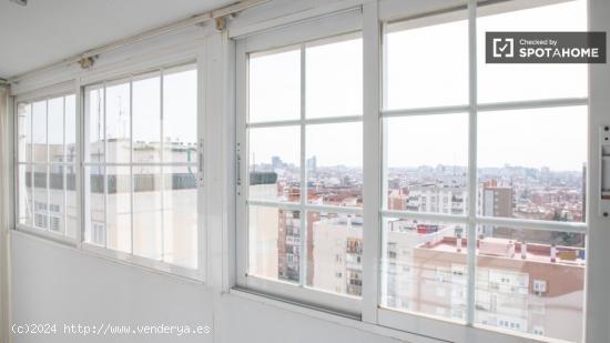 Apartamento de 2 dormitorios en alquiler en Madrid - MADRID