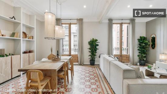 Piso de 4 habitaciones en alquiler en Ciutat Vella - BARCELONA