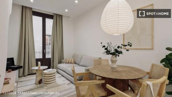 Apartamento de 2 dormitorios en alquiler en Ciutat Vella - BARCELONA