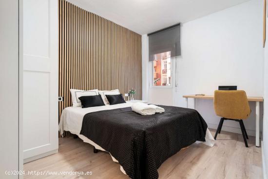 Se alquila habitación en piso compartido de 3 habitaciones en Barcelona - BARCELONA