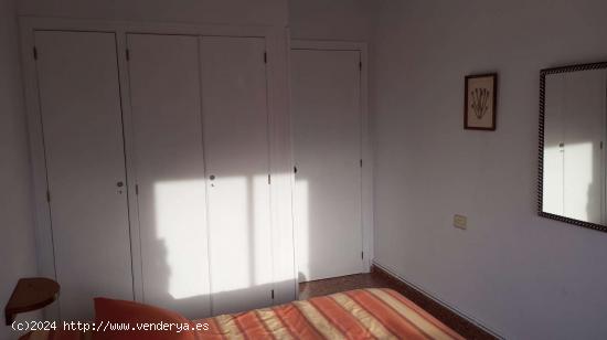 Amplia habitación en piso compartido en Marxalenes, Valencia - VALENCIA