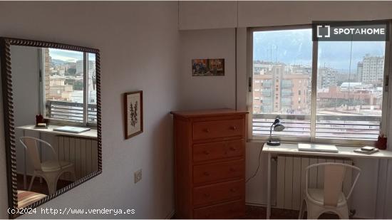 Amplia habitación en piso compartido en Marxalenes, Valencia - VALENCIA