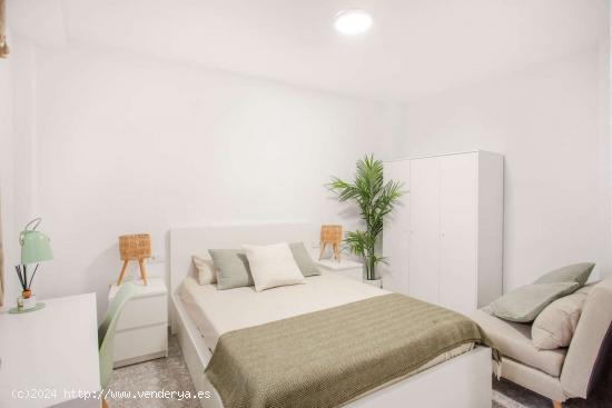  Se alquila habitación en piso compartido en Valencia - VALENCIA 