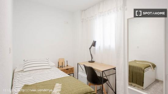 Se alquila habitación en piso compartido en Valencia - VALENCIA